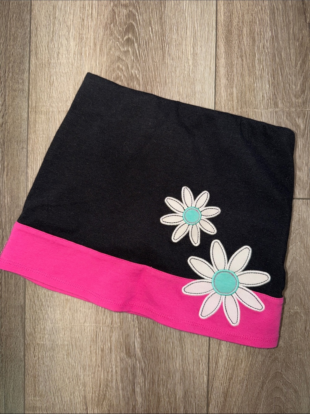 Girls Black & Hot Pink Daisy Appliqué Mini Skirt